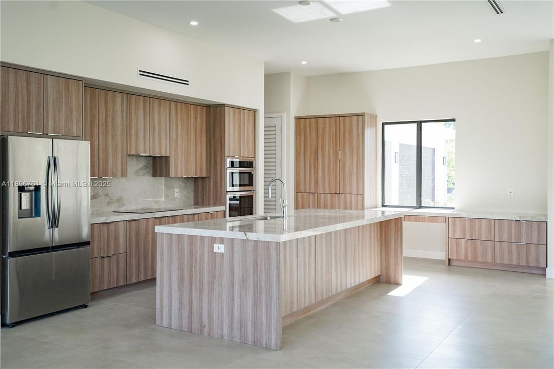 En Venta: $1,850,000 (5 camas, 6 baños, 4000 Pies cuadrados)