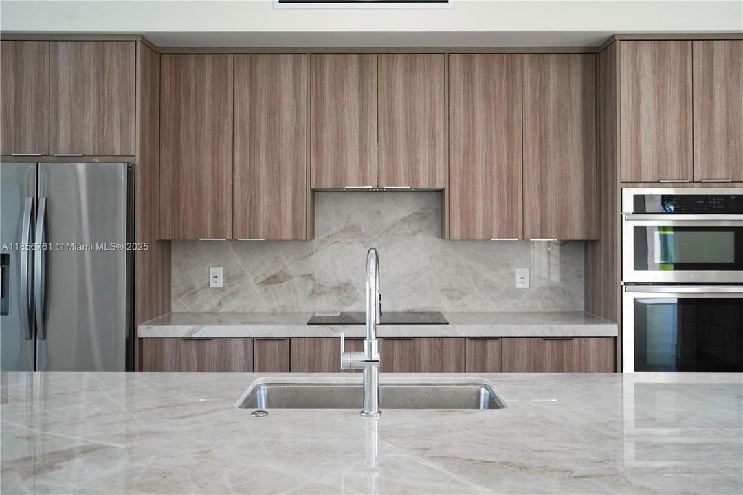 En Venta: $1,850,000 (5 camas, 6 baños, 4000 Pies cuadrados)