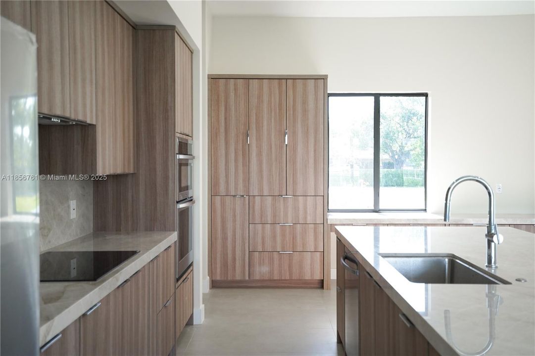 En Venta: $1,850,000 (5 camas, 6 baños, 4000 Pies cuadrados)