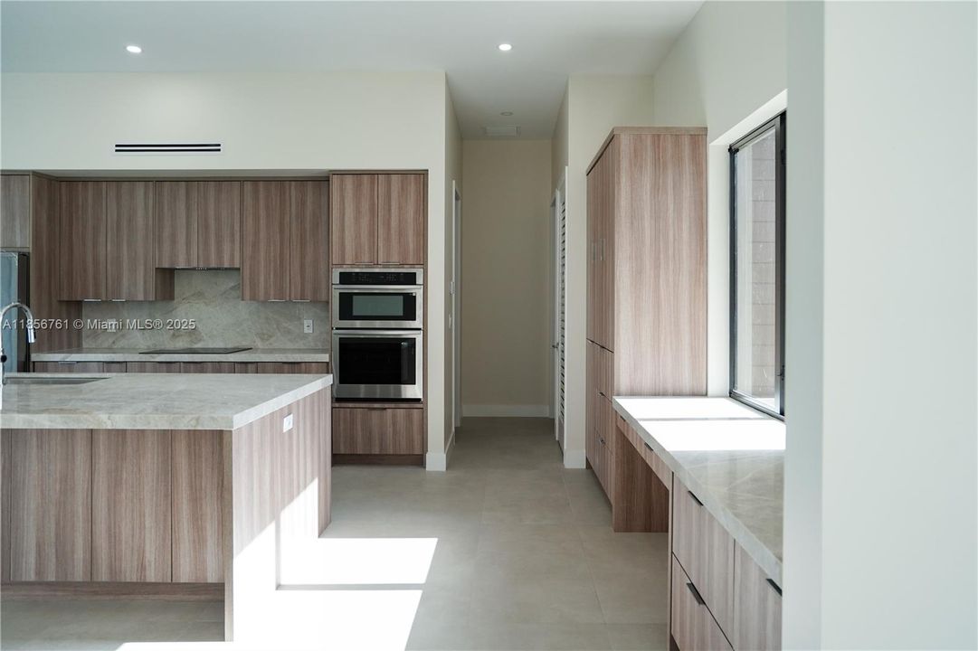 En Venta: $1,850,000 (5 camas, 6 baños, 4000 Pies cuadrados)