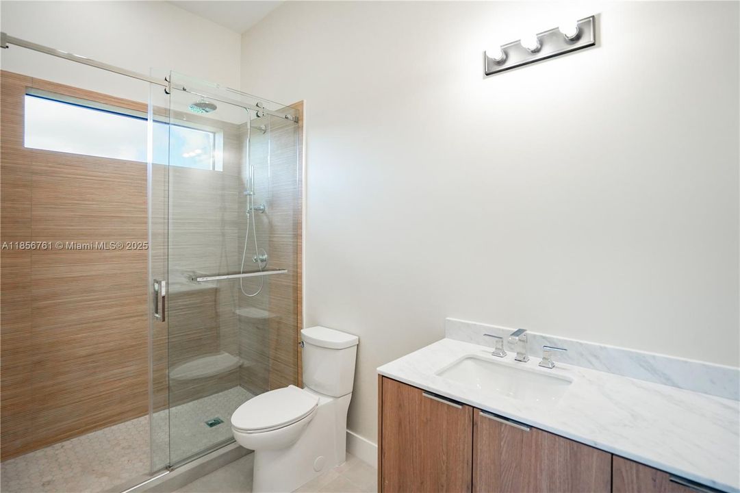 En Venta: $1,850,000 (5 camas, 6 baños, 4000 Pies cuadrados)