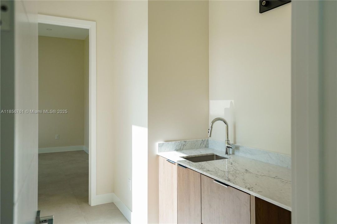 En Venta: $1,850,000 (5 camas, 6 baños, 4000 Pies cuadrados)