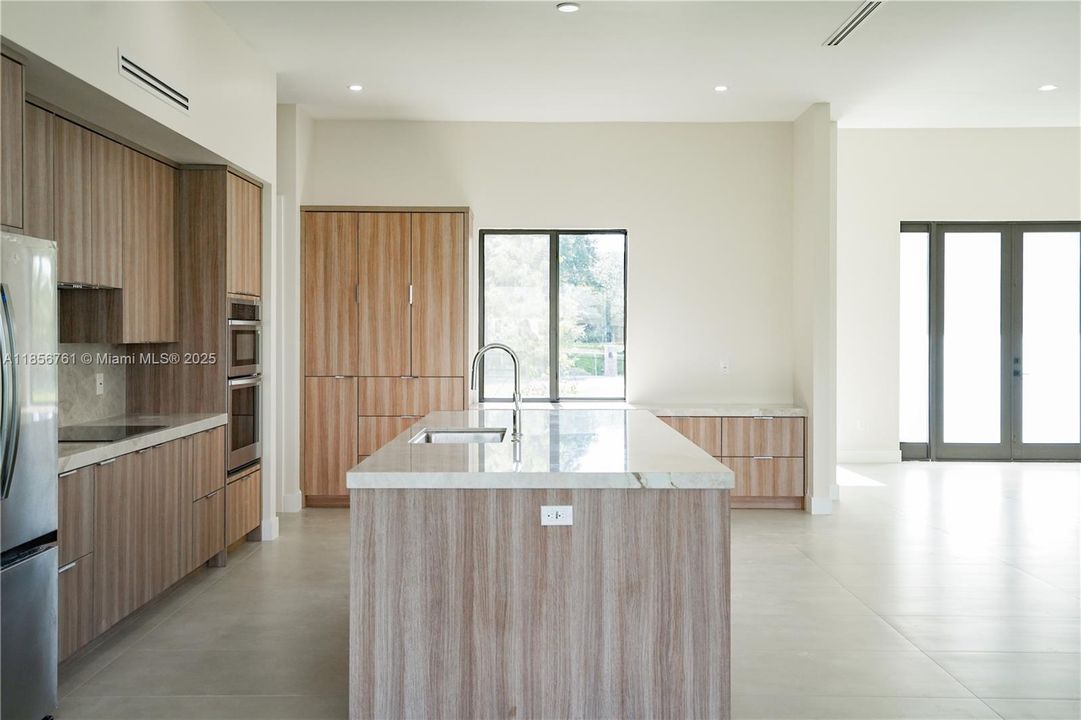 En Venta: $1,850,000 (5 camas, 6 baños, 4000 Pies cuadrados)