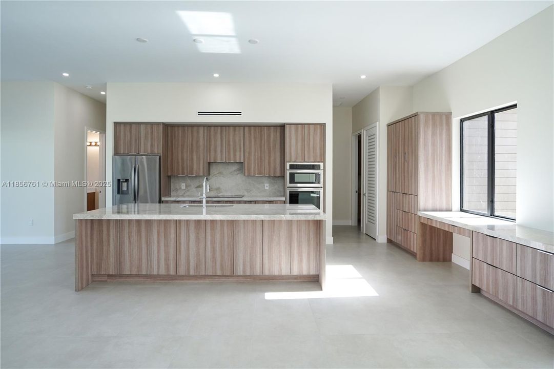 En Venta: $1,850,000 (5 camas, 6 baños, 4000 Pies cuadrados)