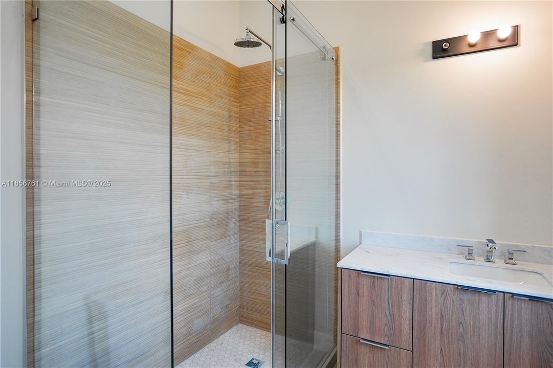 En Venta: $1,850,000 (5 camas, 6 baños, 4000 Pies cuadrados)