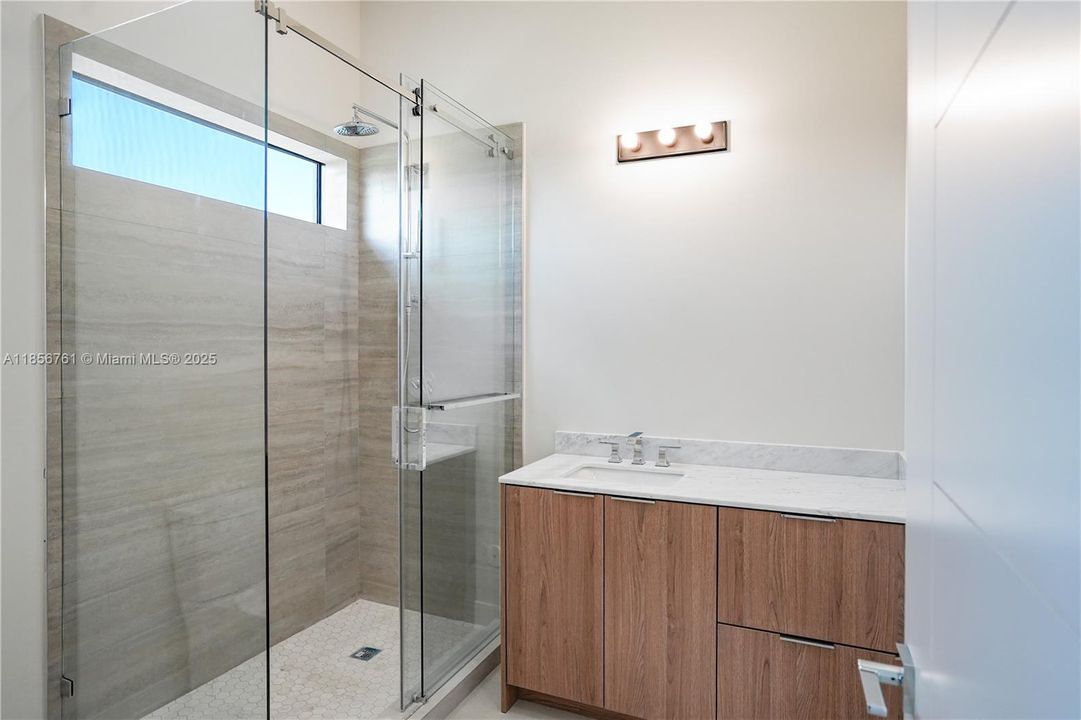 En Venta: $1,850,000 (5 camas, 6 baños, 4000 Pies cuadrados)