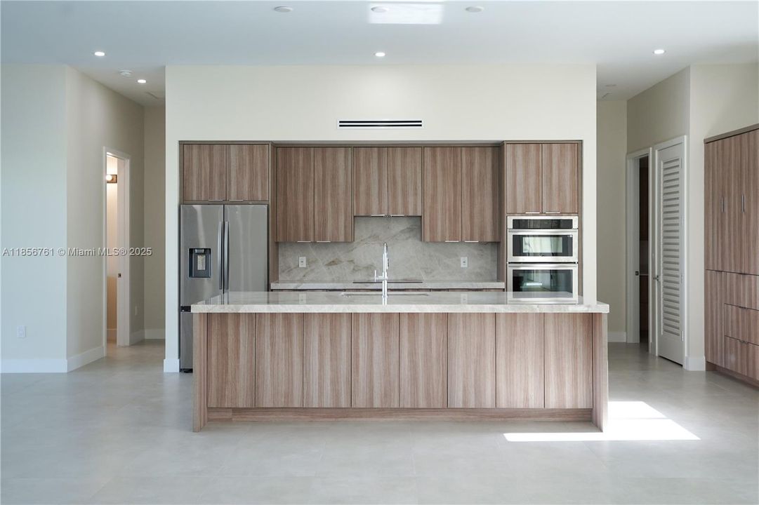 En Venta: $1,850,000 (5 camas, 6 baños, 4000 Pies cuadrados)