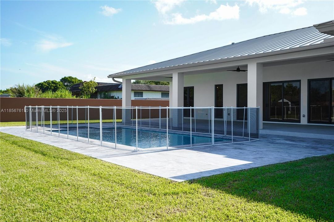 En Venta: $1,850,000 (5 camas, 6 baños, 4000 Pies cuadrados)