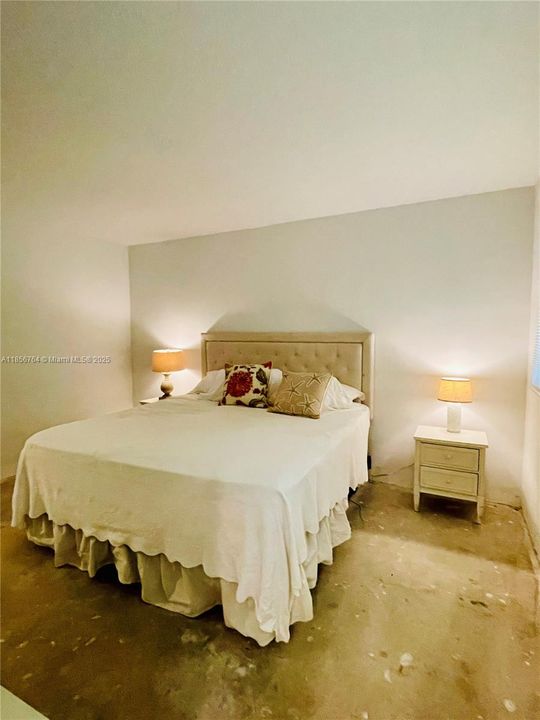 最近售出: $180,000 (2 贝兹, 2 浴室, 961 平方英尺)