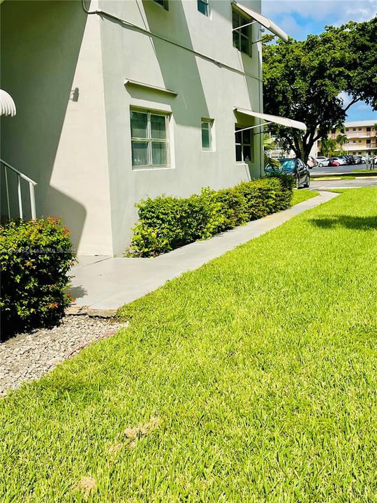 最近售出: $180,000 (2 贝兹, 2 浴室, 961 平方英尺)