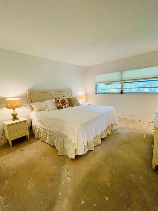 最近售出: $180,000 (2 贝兹, 2 浴室, 961 平方英尺)