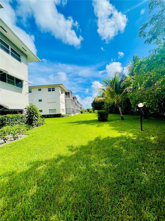 最近售出: $180,000 (2 贝兹, 2 浴室, 961 平方英尺)