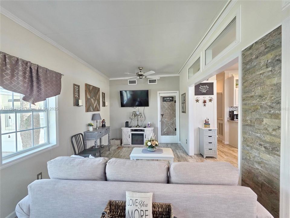 待售: $159,000 (1 贝兹, 1 浴室, 483 平方英尺)