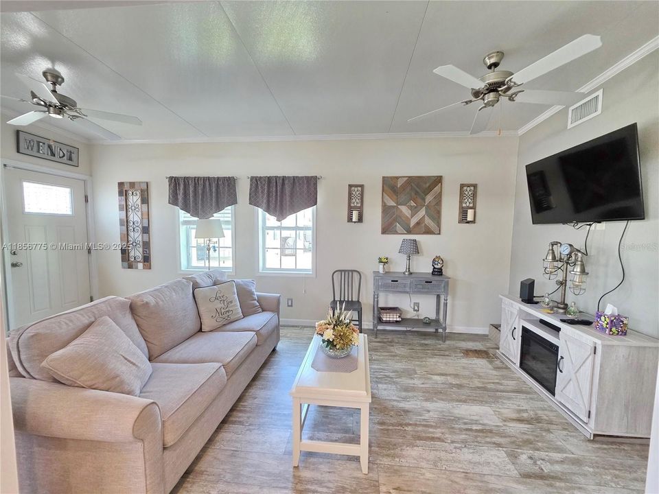 待售: $159,000 (1 贝兹, 1 浴室, 483 平方英尺)