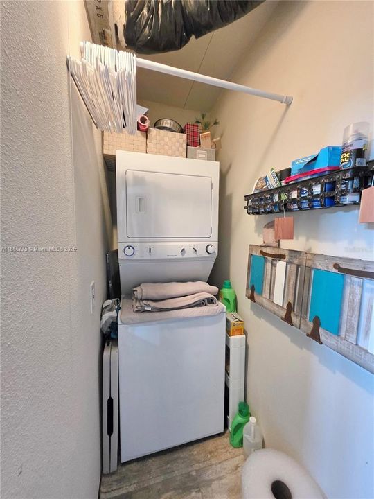 待售: $159,000 (1 贝兹, 1 浴室, 483 平方英尺)