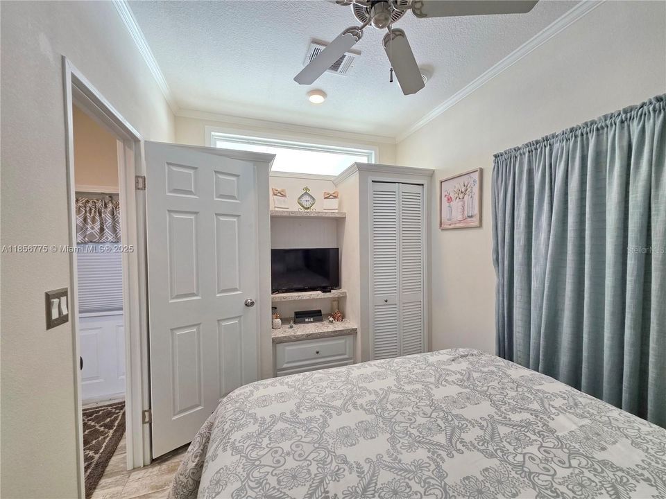 待售: $159,000 (1 贝兹, 1 浴室, 483 平方英尺)