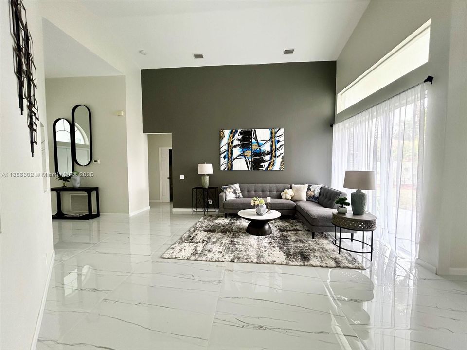 Под контрактом: $747,000 (4 спален, 2 ванн, 2414 Квадратных фут)