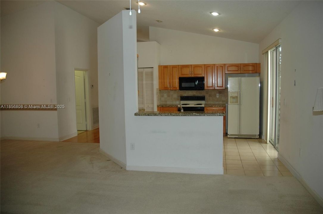 Недавно продано: $509,500 (3 спален, 2 ванн, 1732 Квадратных фут)