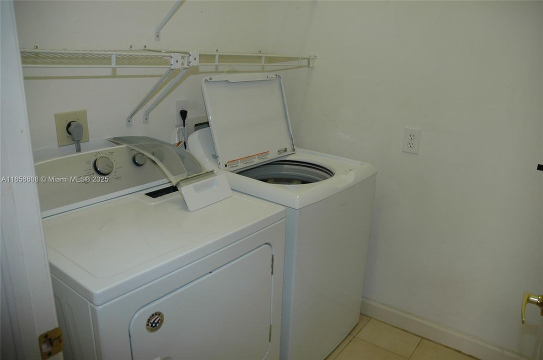 Недавно продано: $509,500 (3 спален, 2 ванн, 1732 Квадратных фут)