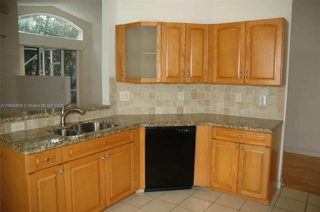 Недавно продано: $509,500 (3 спален, 2 ванн, 1732 Квадратных фут)