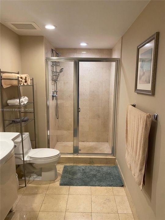 For Sale: $700,000 (1 beds, 1 baths, 844 Square Feet)