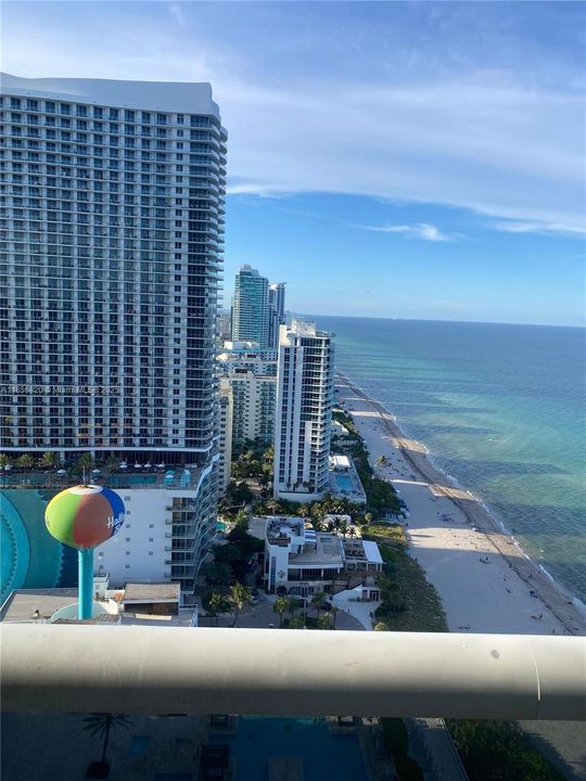 For Sale: $700,000 (1 beds, 1 baths, 844 Square Feet)