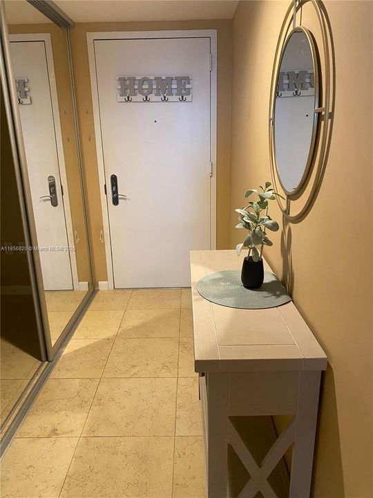 For Sale: $700,000 (1 beds, 1 baths, 844 Square Feet)