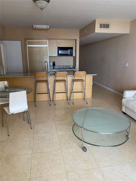 For Sale: $700,000 (1 beds, 1 baths, 844 Square Feet)