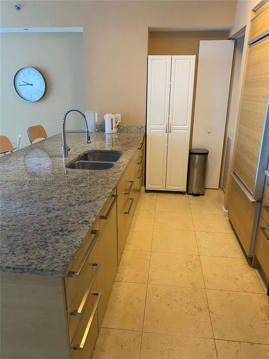 For Sale: $700,000 (1 beds, 1 baths, 844 Square Feet)