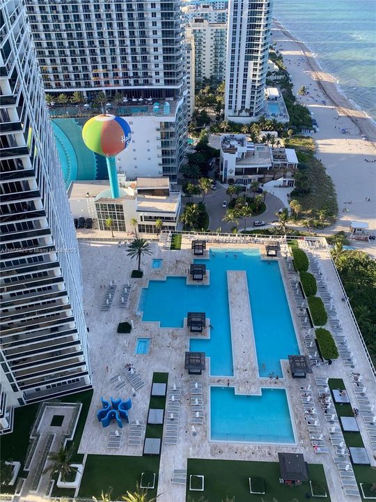 For Sale: $700,000 (1 beds, 1 baths, 844 Square Feet)