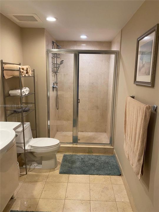 For Sale: $700,000 (1 beds, 1 baths, 844 Square Feet)