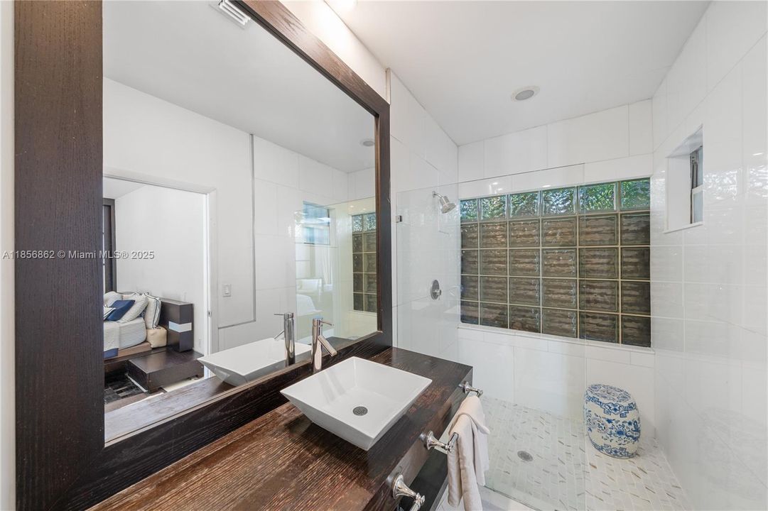 Active With Contract: $6,450,000 (3 beds, 3 baths, 3135 Square Feet)