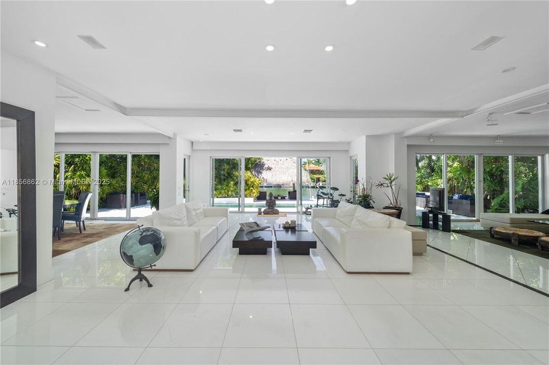 Active With Contract: $6,450,000 (3 beds, 3 baths, 3135 Square Feet)