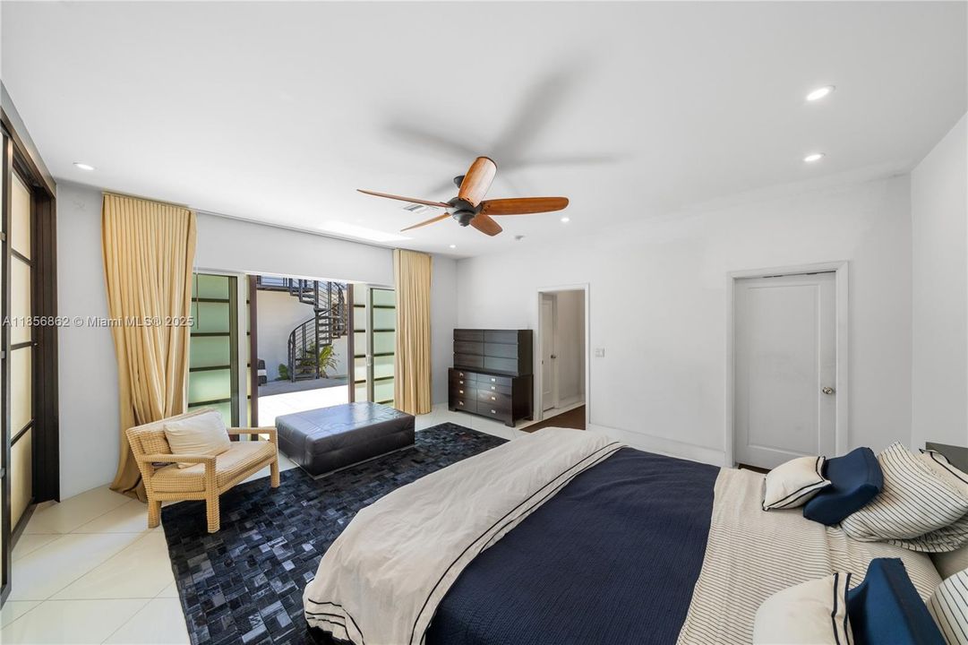 Active With Contract: $6,450,000 (3 beds, 3 baths, 3135 Square Feet)