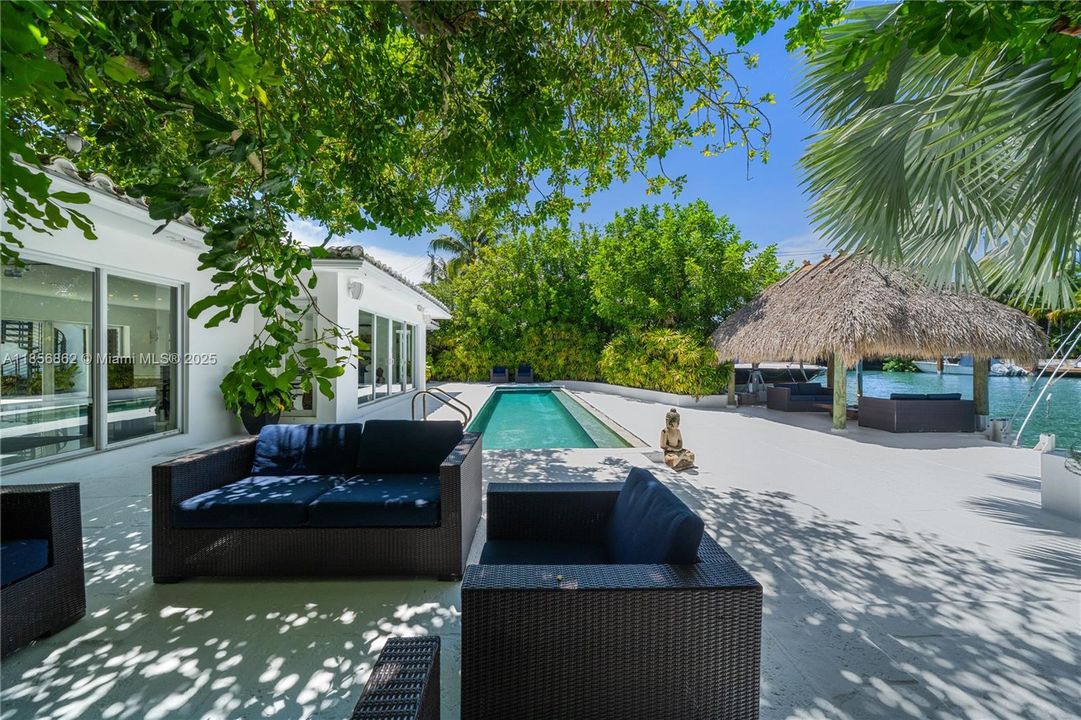 Active With Contract: $6,450,000 (3 beds, 3 baths, 3135 Square Feet)