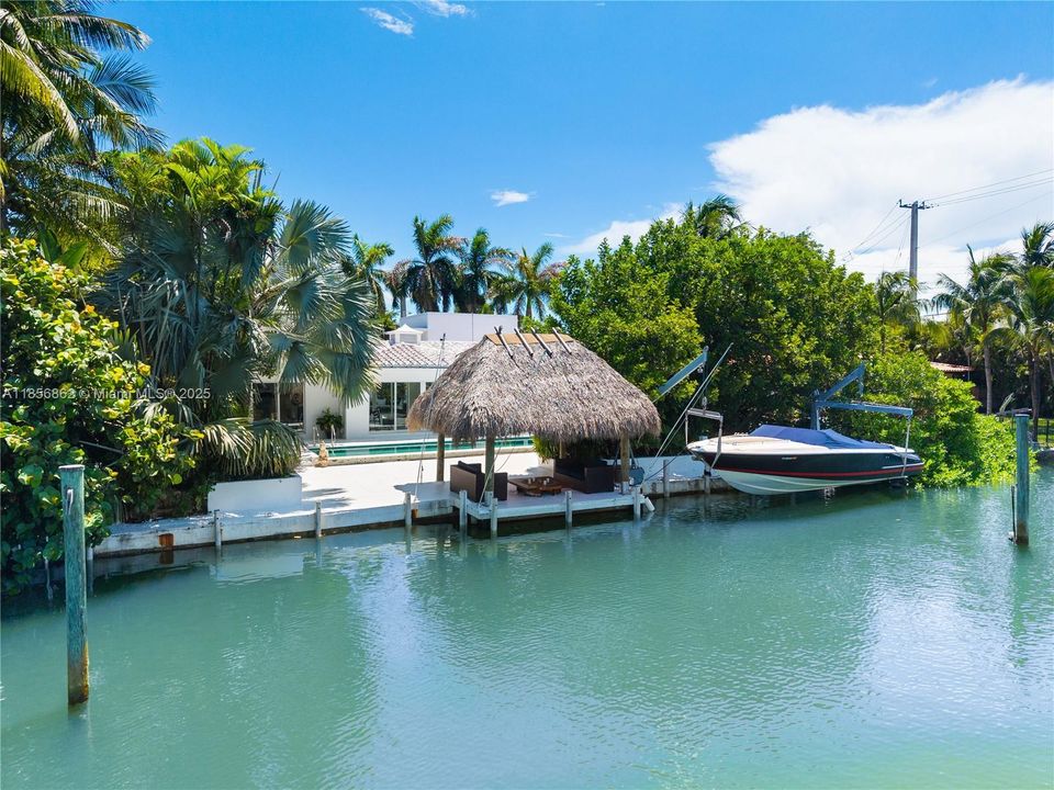 Active With Contract: $6,450,000 (3 beds, 3 baths, 3135 Square Feet)