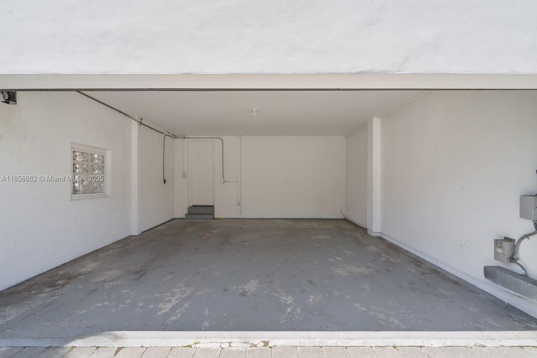 Active With Contract: $6,450,000 (3 beds, 3 baths, 3135 Square Feet)