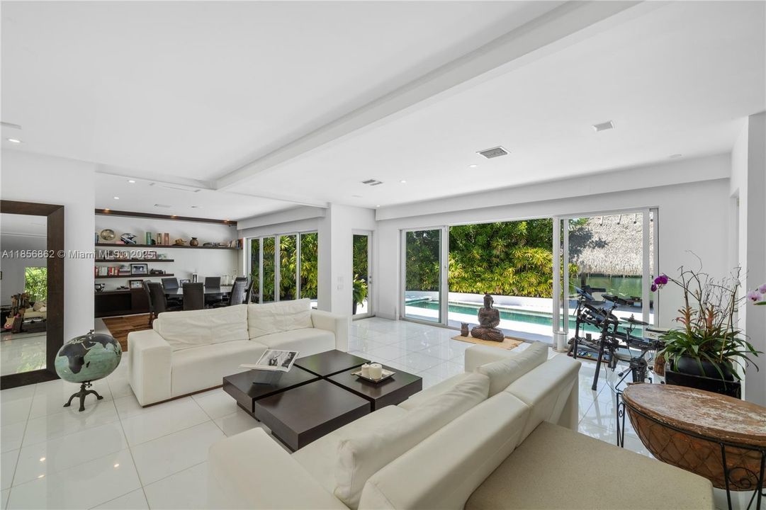 Active With Contract: $6,450,000 (3 beds, 3 baths, 3135 Square Feet)