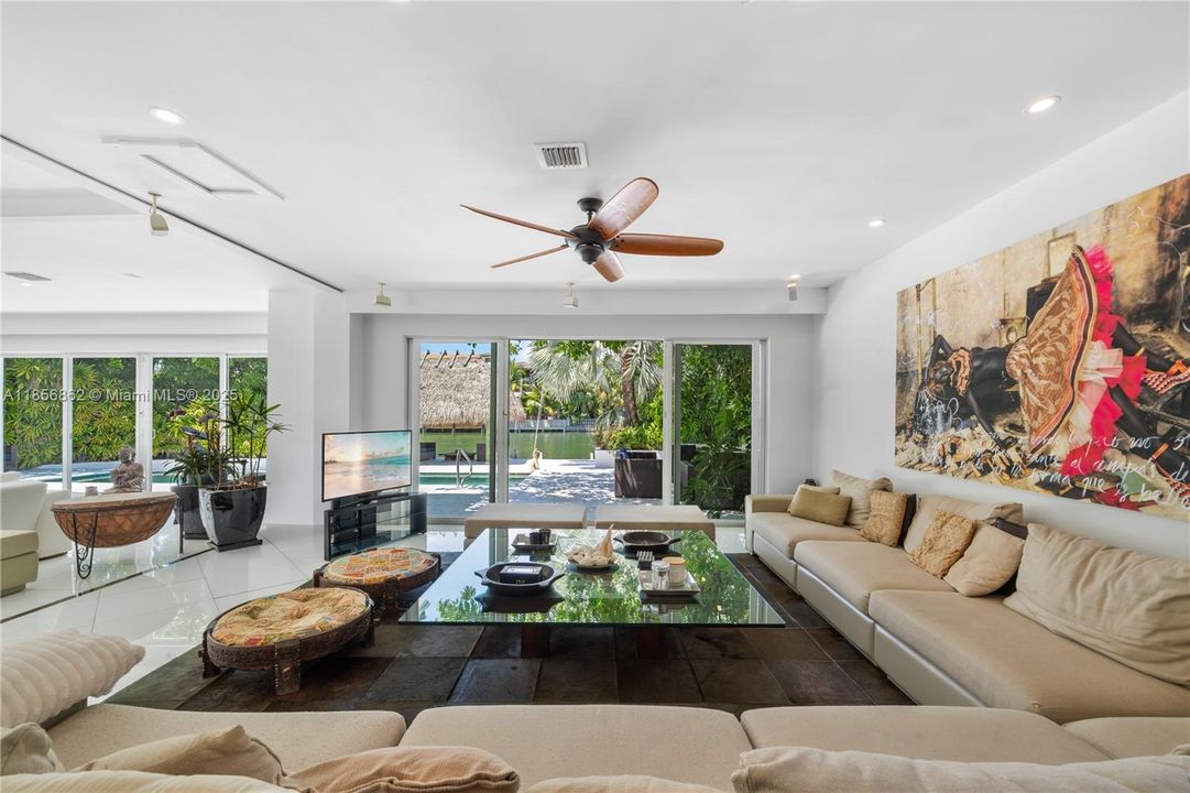 Active With Contract: $6,450,000 (3 beds, 3 baths, 3135 Square Feet)
