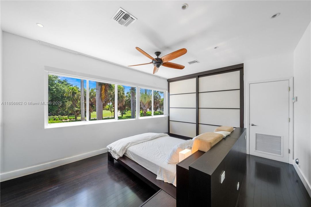 Active With Contract: $6,450,000 (3 beds, 3 baths, 3135 Square Feet)