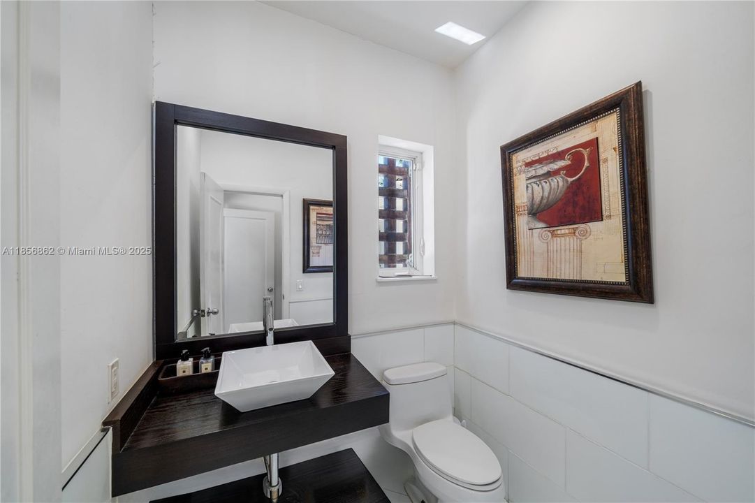 Active With Contract: $6,450,000 (3 beds, 3 baths, 3135 Square Feet)