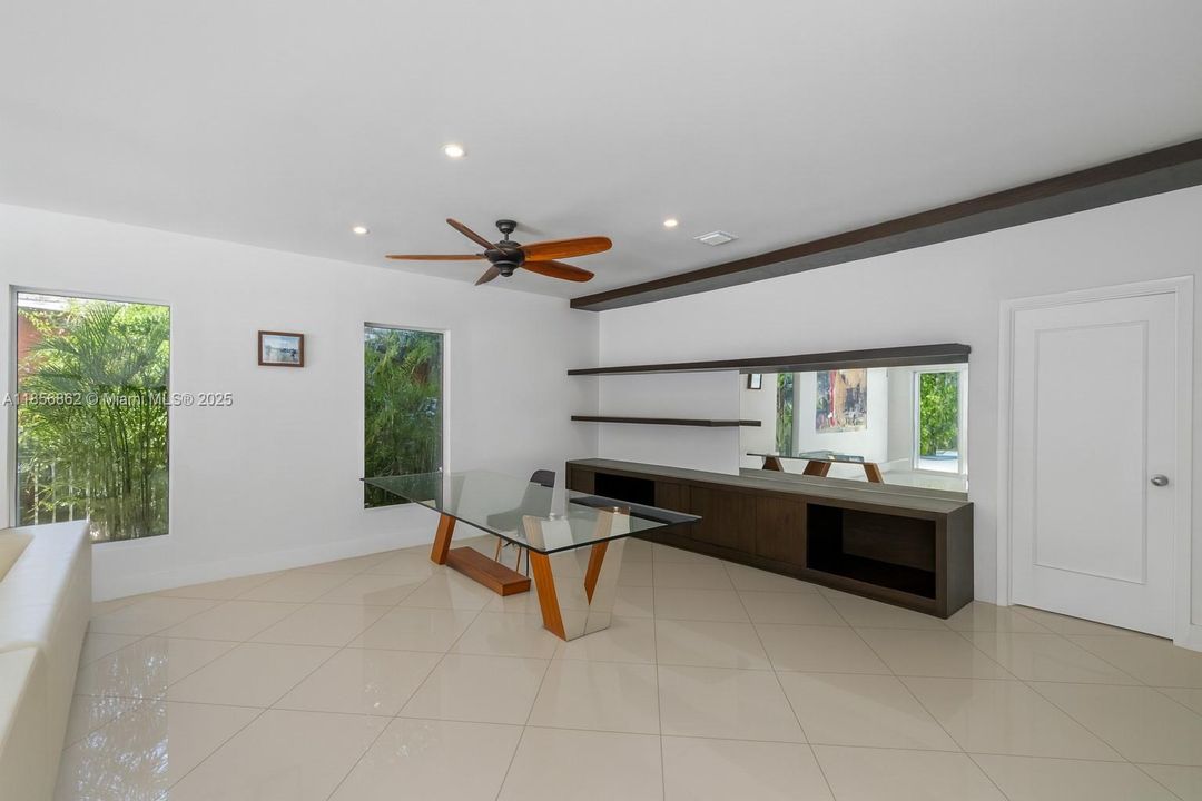 Active With Contract: $6,450,000 (3 beds, 3 baths, 3135 Square Feet)