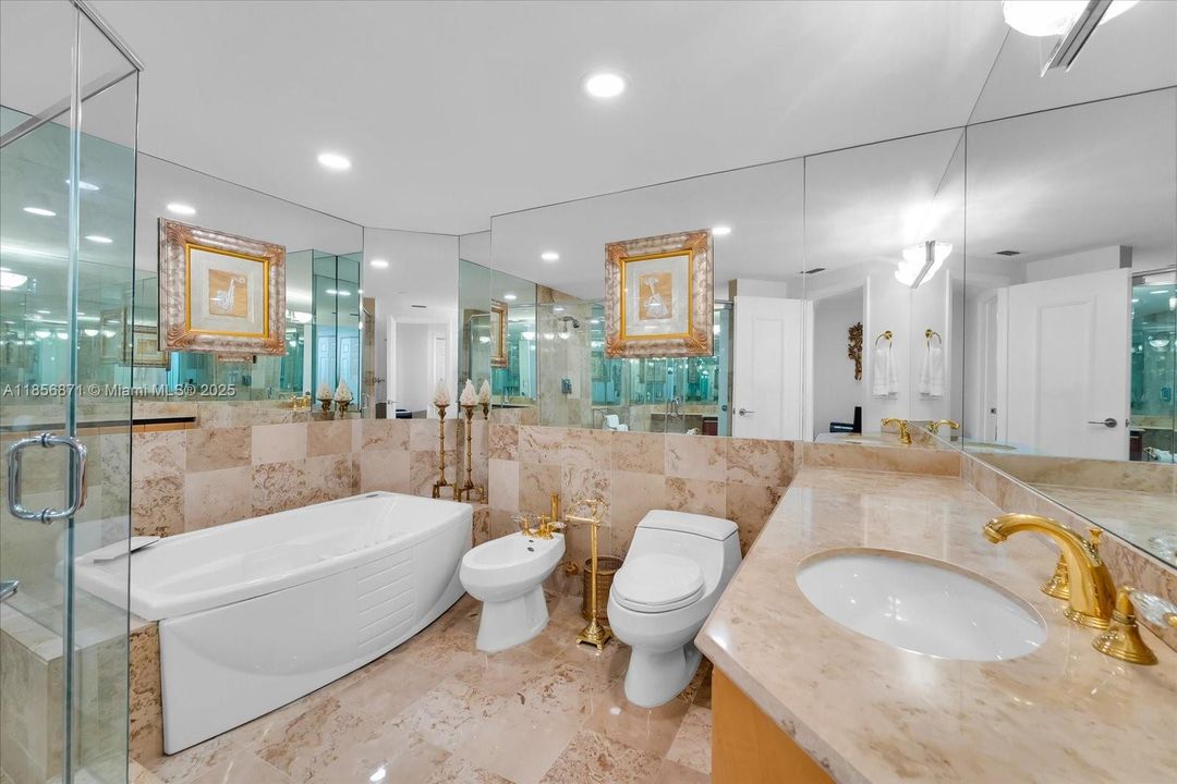 Под контрактом: $19,900 (3 спален, 3 ванн, 2250 Квадратных фут)