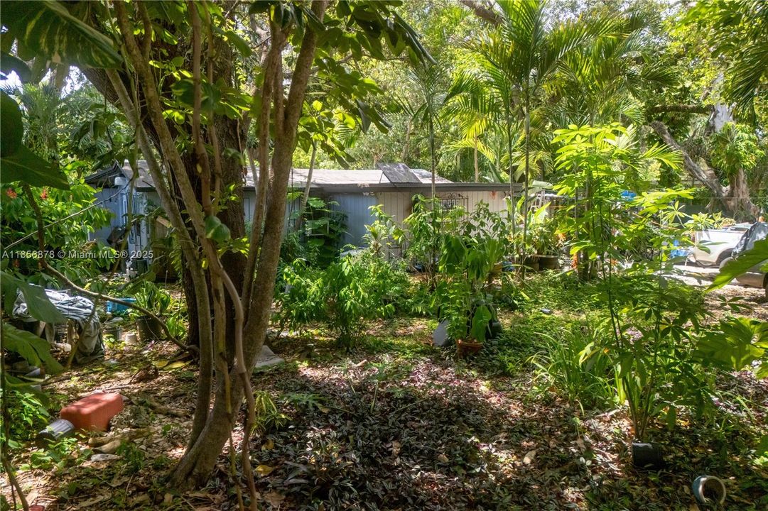 На продажу: $750,000 (10,700 кв.фт.)