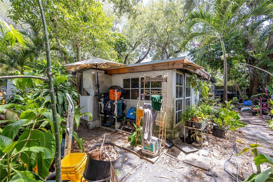 На продажу: $750,000 (10,700 кв.фт.)