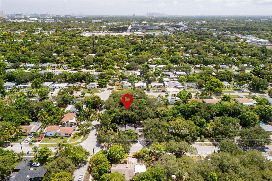 На продажу: $750,000 (10,700 кв.фт.)