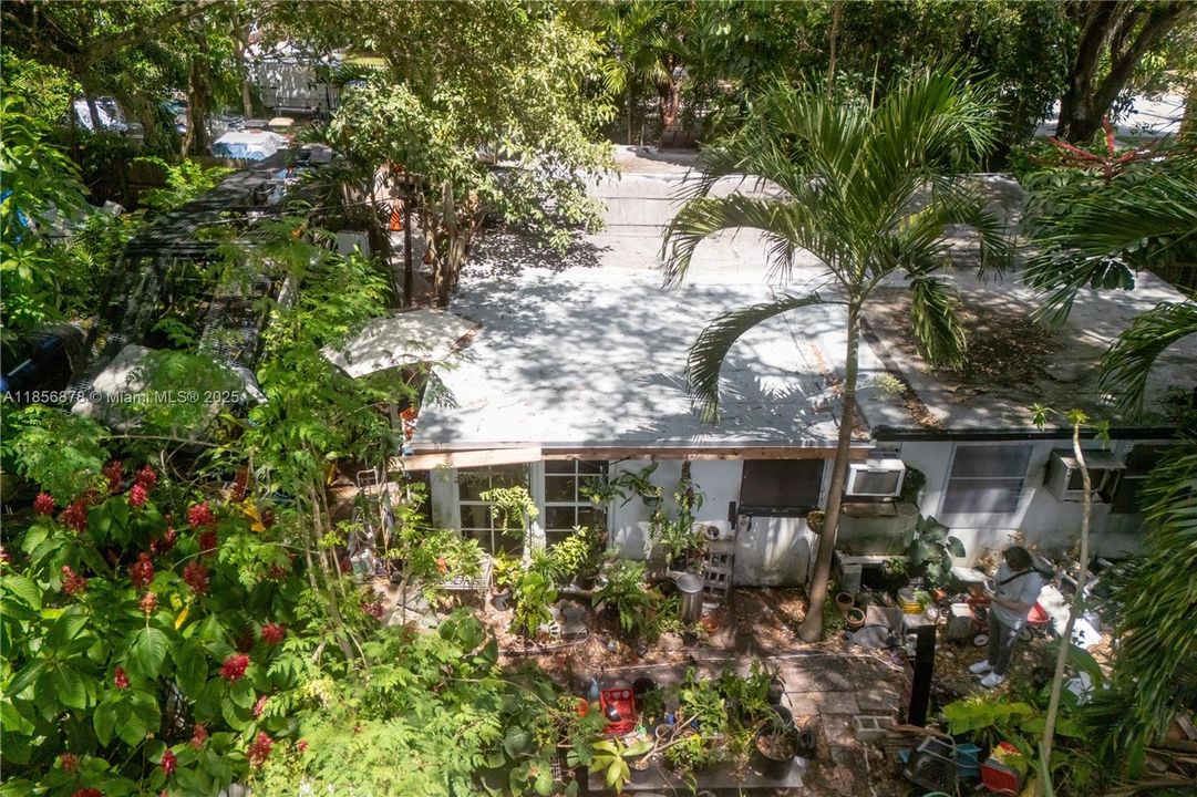 На продажу: $750,000 (10,700 кв.фт.)