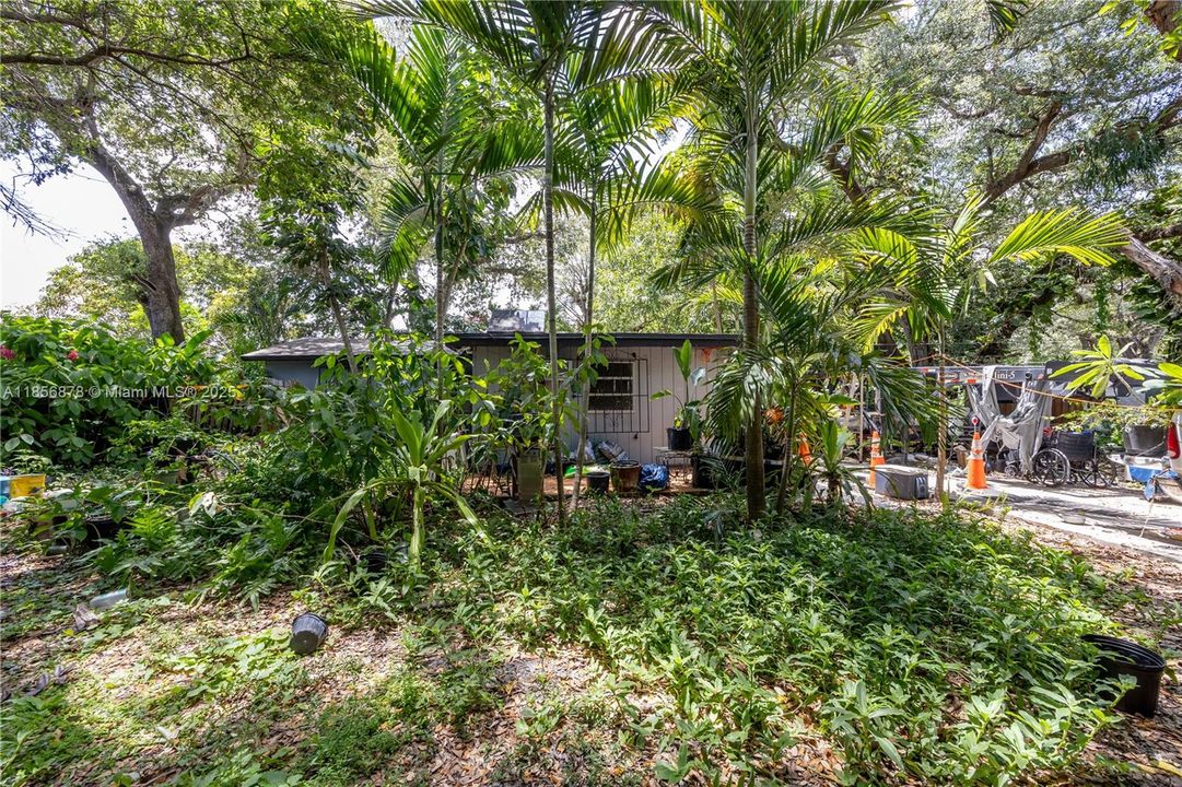 На продажу: $750,000 (10,700 кв.фт.)