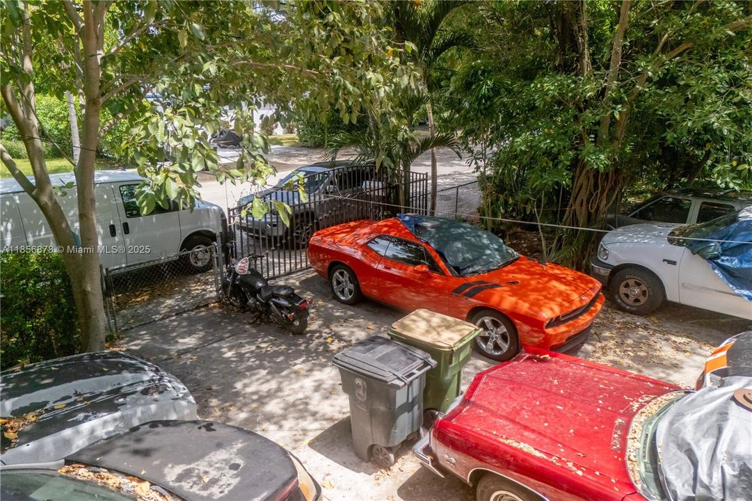 На продажу: $750,000 (10,700 кв.фт.)