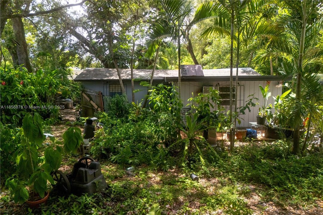 На продажу: $750,000 (10,700 кв.фт.)